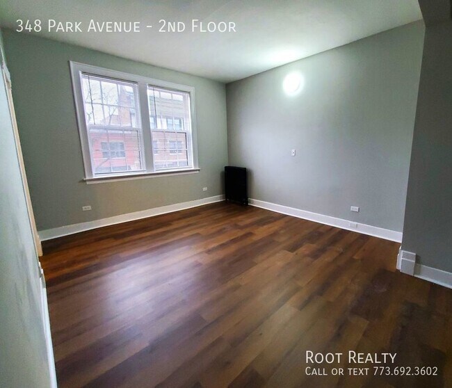 Building Photo - Downtown Glencoe - Updated 2-Bdrm / 1-bath...