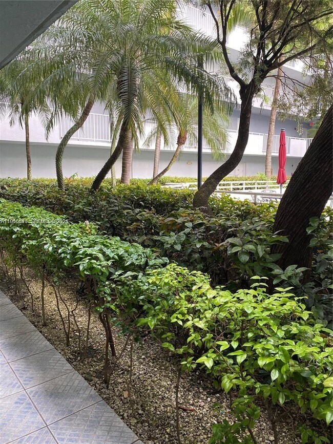 Foto del edificio - 8251 NW 8th St