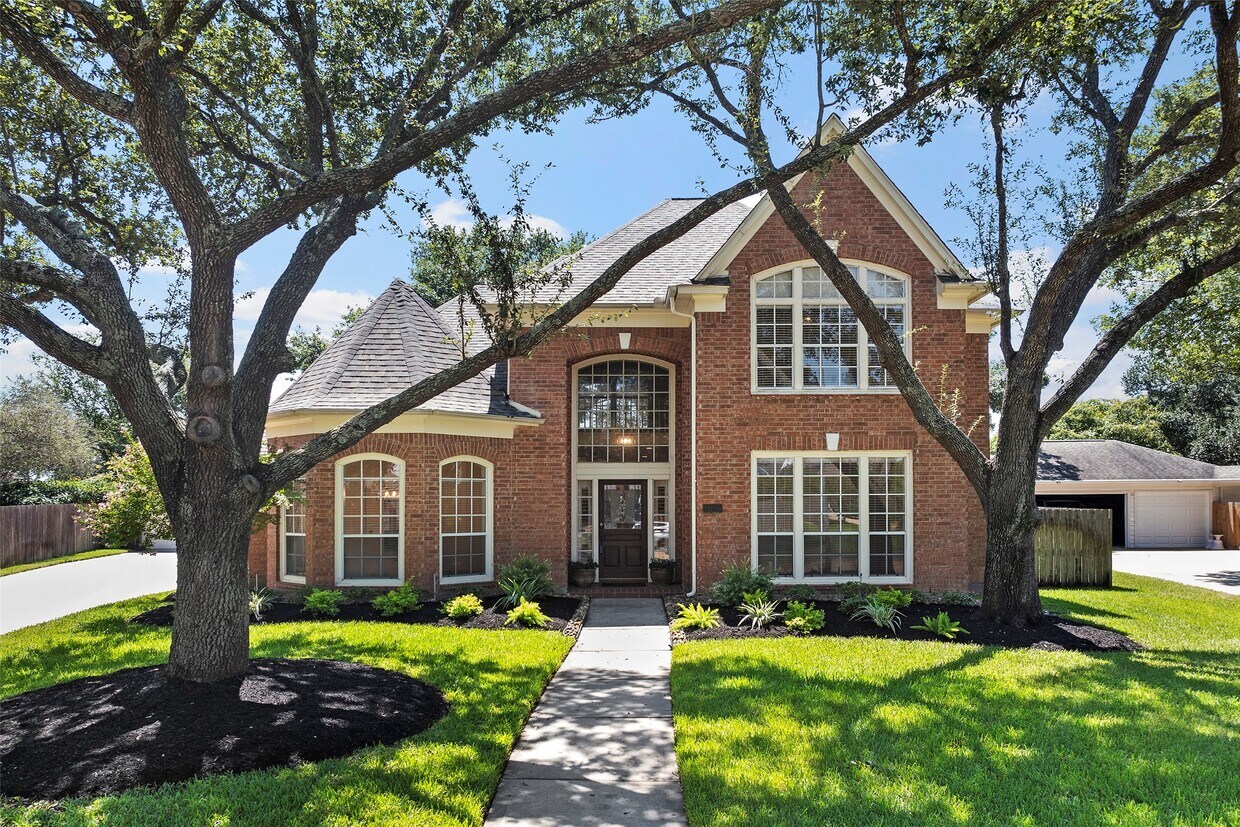 Primary Photo - 15106 Vista Heights Dr