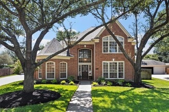 Building Photo - 15106 Vista Heights Dr