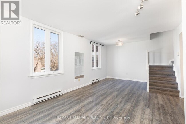 Photo du bâtiment - 1250 King St W