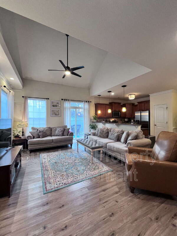 Foto del edificio - 813 Tiffany Green Ct