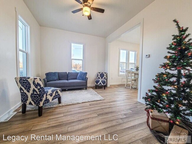 Foto del edificio - 3 br, 1 bath House - 205 Lava St.