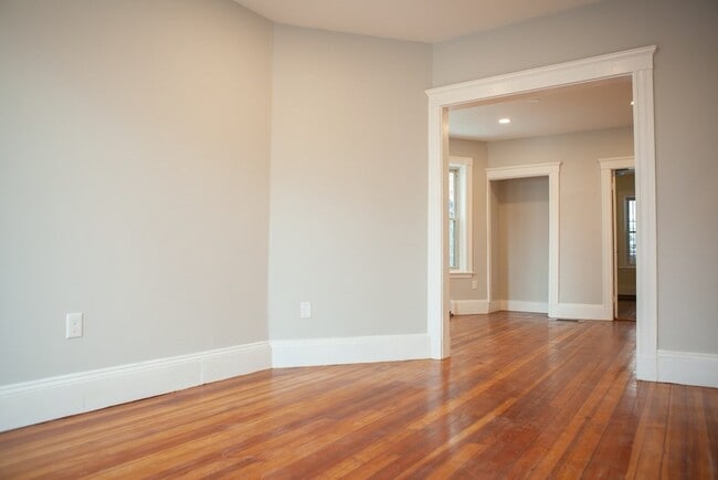 Building Photo - 19 Rowell St