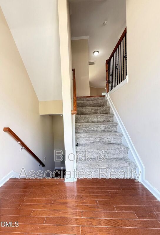 Foto del edificio - 705 Keystone Park Dr