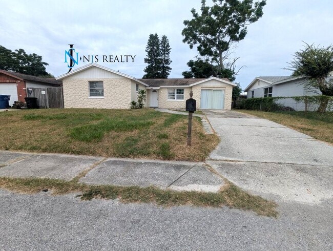 Building Photo - BEAUTIFUL, Large - 4/2 1500 Sq. Ft., Renov...