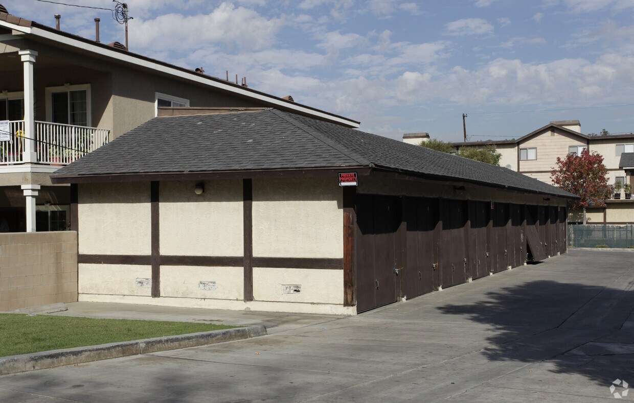 Building Photo - 141 W Olive Ave