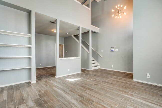 Foto del edificio - 7711 Crown Gate Dr