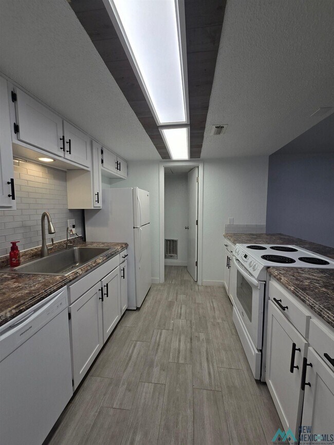 Foto del edificio - 3520 Adenmore Apt C