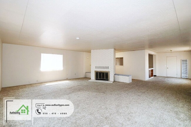 Building Photo - 1830 Rosaline Ave
