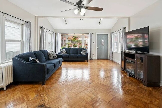 Foto del edificio - 2133 Hendrickson St