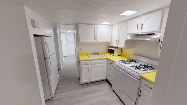 Charming Apartment Near Wash Park Coming S... - Charming Apartment Near Wash Park Coming S...