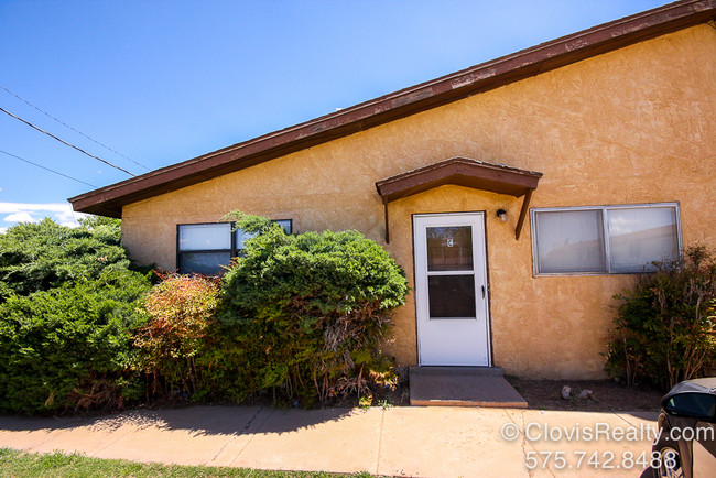 Front of Apartment - 3500 Sheridan St