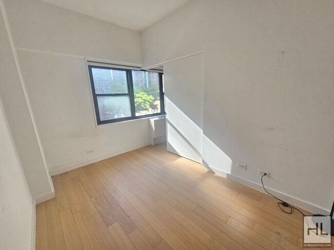 Building Photo - East 39th Street