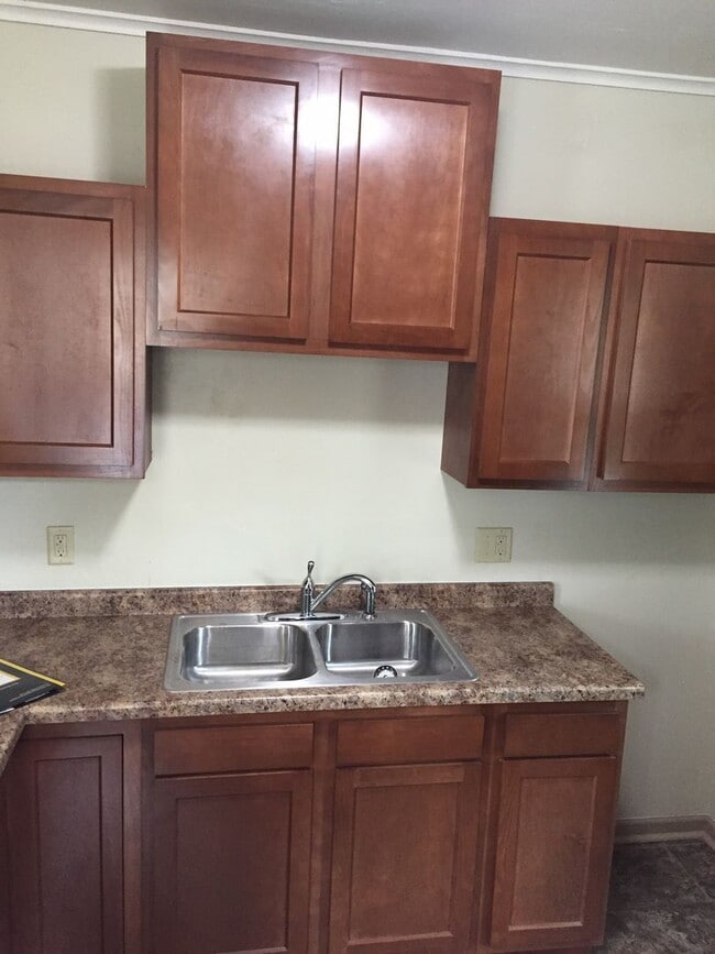 Building Photo - 642 Jackson St