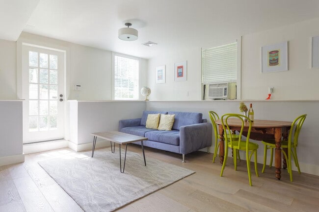 Building Photo - 5 Park Ln