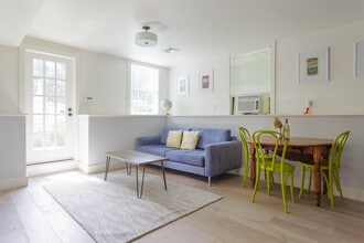 Building Photo - 5 Park Ln