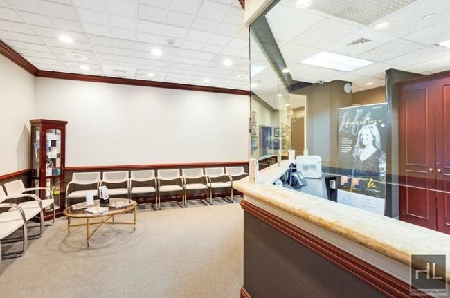 Foto del edificio - 0 bedroom in GREAT NECK NY 11021
