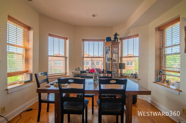 Foto del edificio - 4855 N Drake Ave