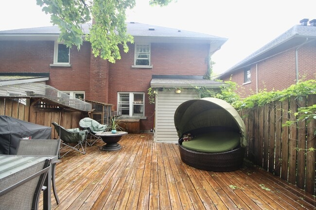 Building Photo - 390 Holland Ave