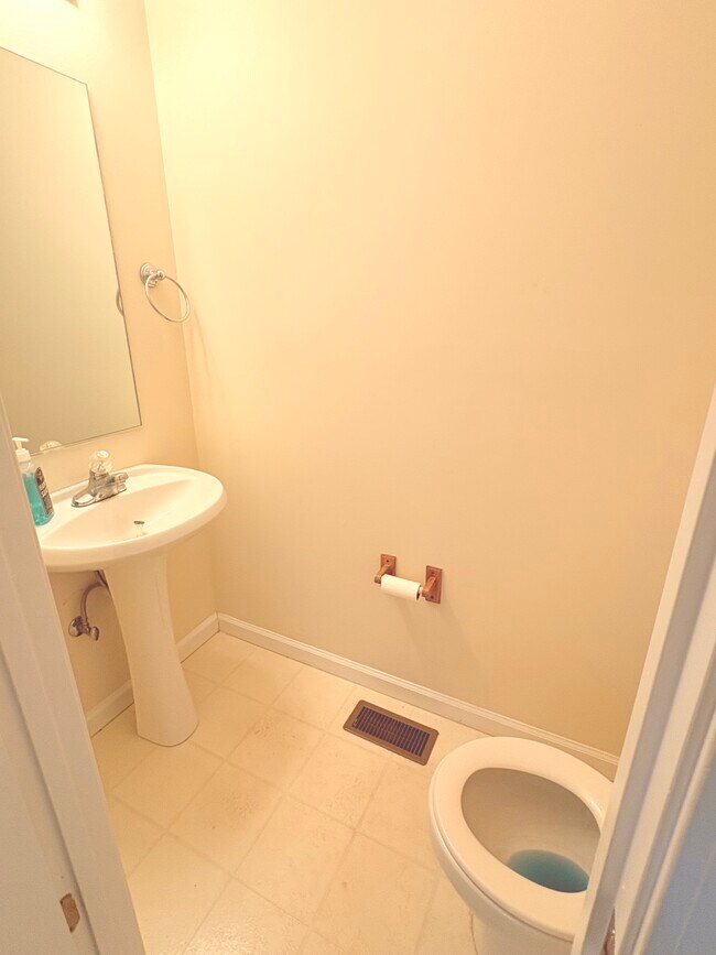 Foto del edificio - 14 Lake Village Ct