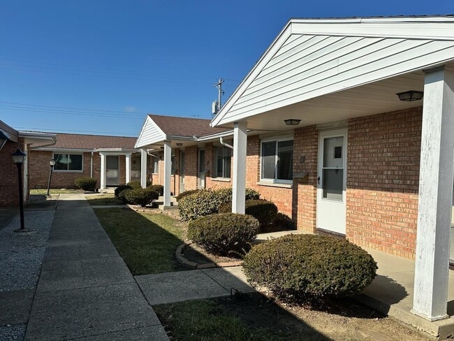 Building Photo - 655 Columbia Dr