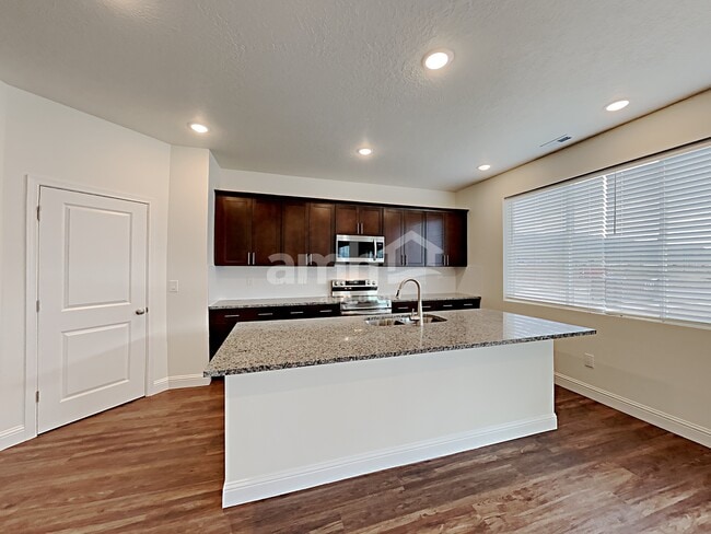 Building Photo - 2440 E Surry Way