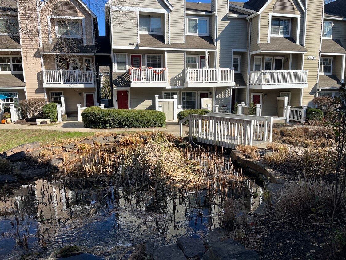 Foto principal - 5701 Chapman Mill Dr