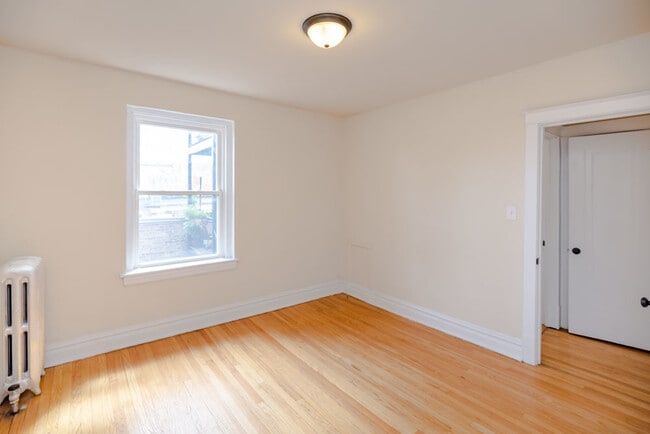 Building Photo - 5139 W Windsor Ave