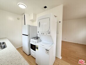 Building Photo - 630 Westbourne Dr