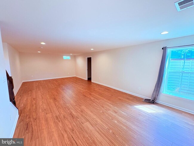 Building Photo - 1071 Coastal Ave