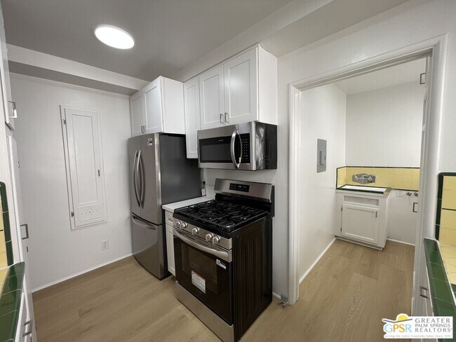 Foto del edificio - 1057 S Genesee Ave