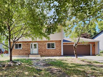 Foto principal - 2587 English St