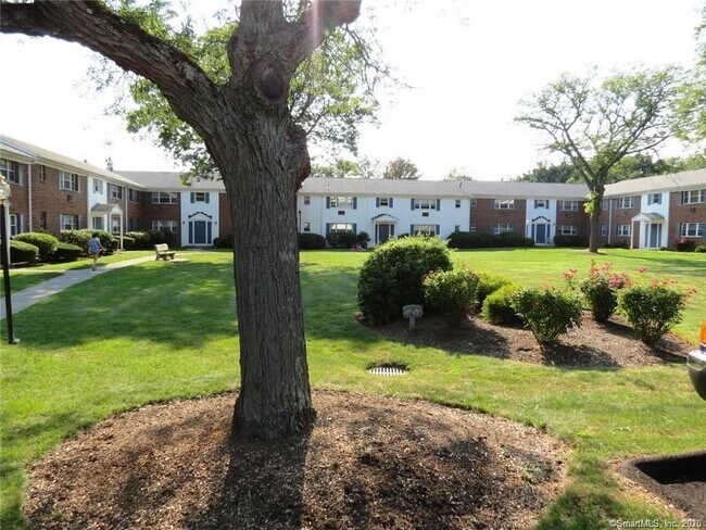 Building Photo - 18 Colonial Dr