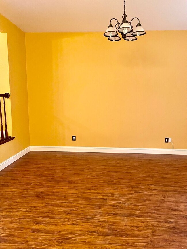 Building Photo - Beautiful home located in Antelope