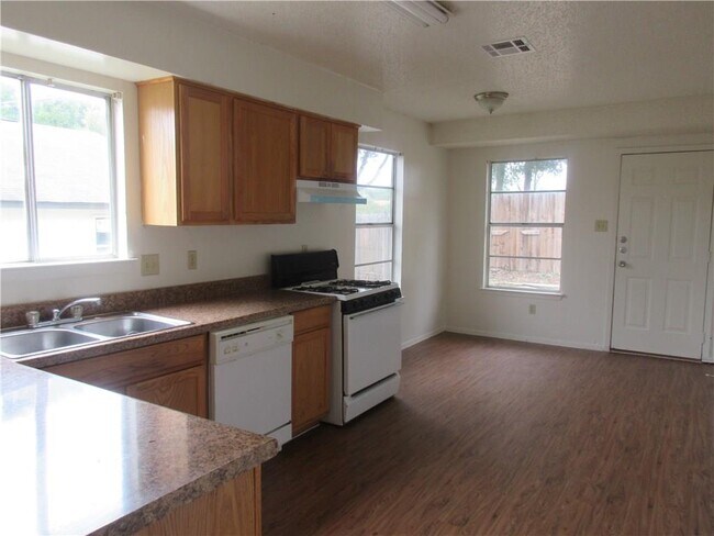 Foto del edificio - 6910 Millrace Dr