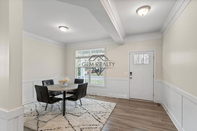 Building Photo - 102 Monroe St