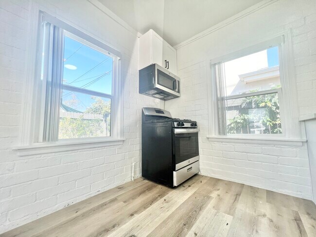 Foto del edificio - 3430 Caroline Ave