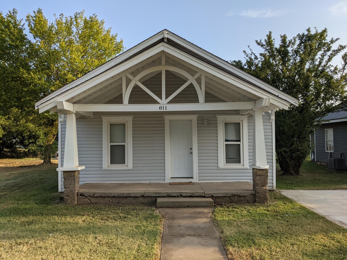 Foto principal - 811 E Walnut St