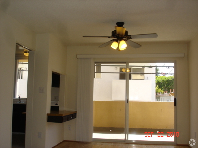 Building Photo - 918 3rd St