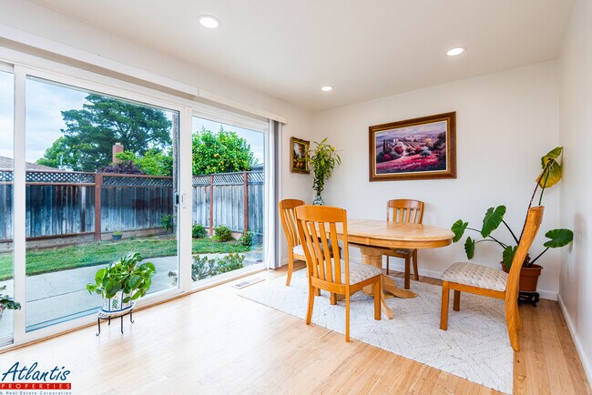 Building Photo - 2564 Malaga Dr