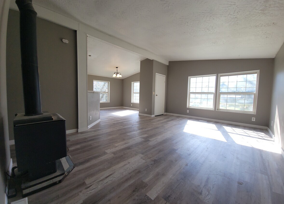 1175 E Douglas St, Vernonia, OR 97064 House Rental in Vernonia, OR