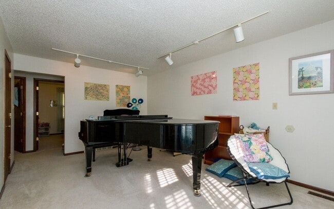 Building Photo - Clean three bedroom one bath duplex with walk out basement looking at trees, across from park