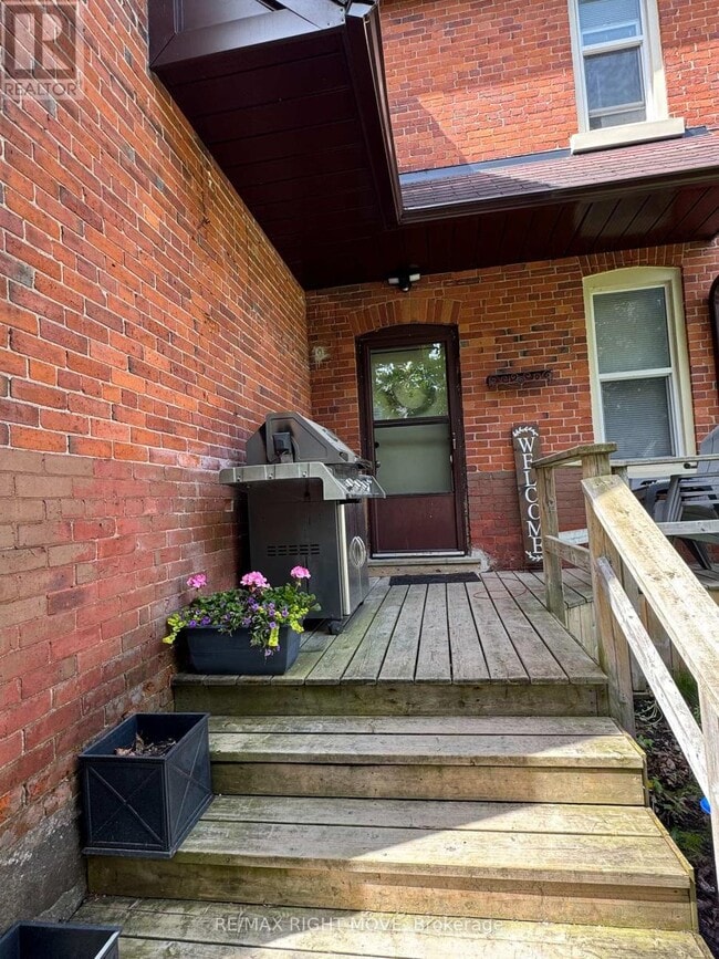 Building Photo - 264 Mississaga St W