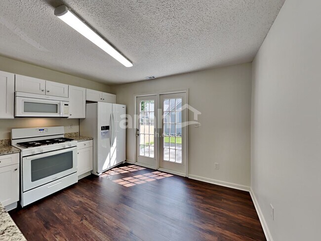 Foto del edificio - 208 MacKenzie Ct