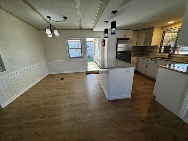 Building Photo - 1003 Oren Ave