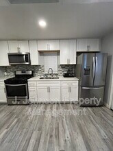 Building Photo - 320 W Whittier Ave