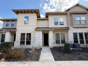 Building Photo - 13800 Lyndhurst St