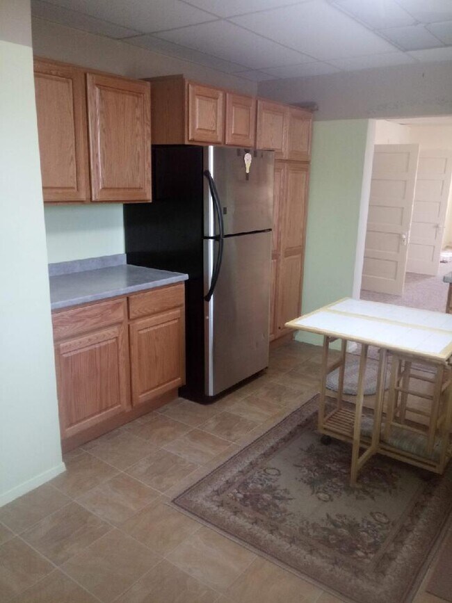 walk thru kitchen - 1114 State St