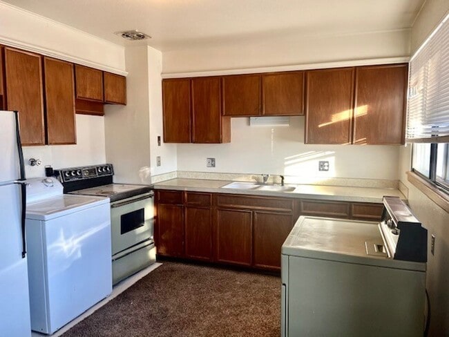 Photo - 1010 E 16th St Apartment